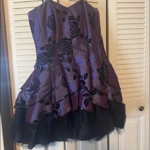 Short formal dress. Size 13/14